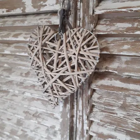 Oda ve Kahvaltı Chambres D'hotes Domaine Du Hutrel 3*