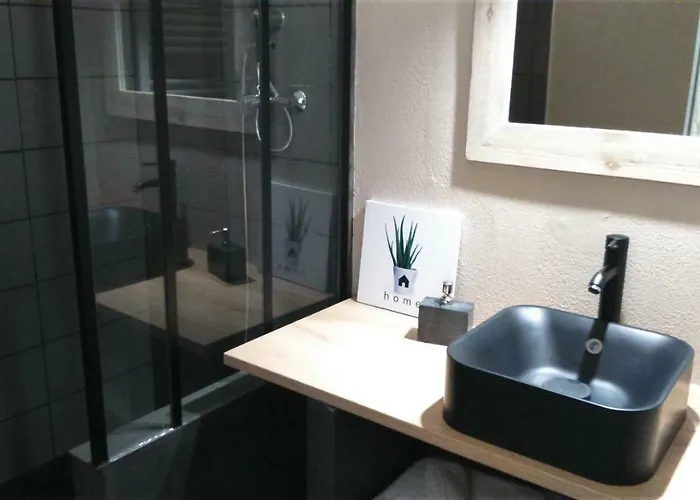 Chambres D'hotes Domaine Du Hutrel Bed & Breakfast 3*